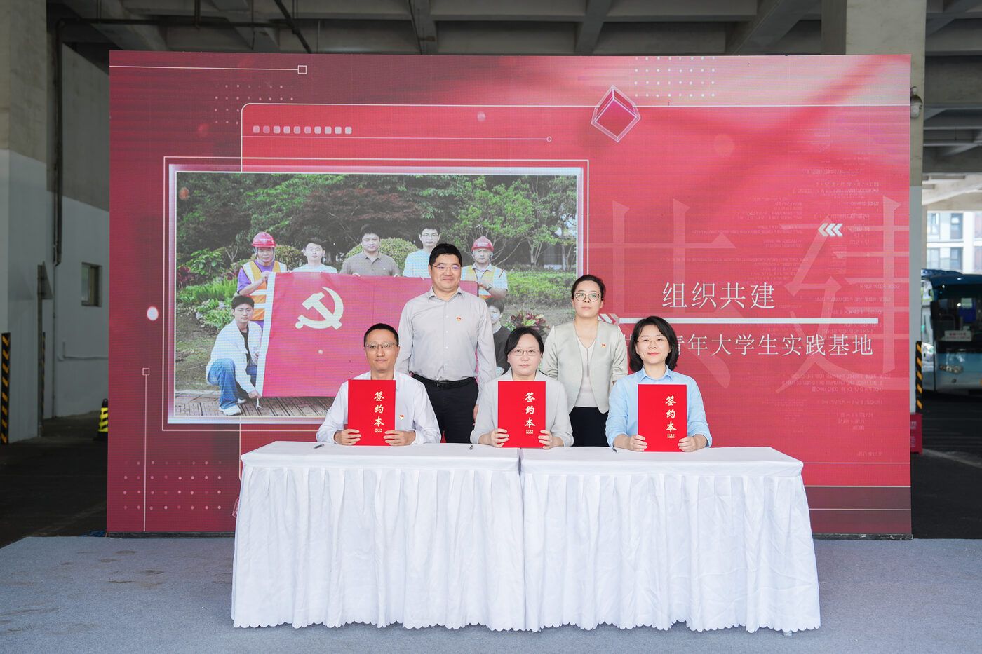 金狮贵宾会中心荣获学校“2025年度国有...